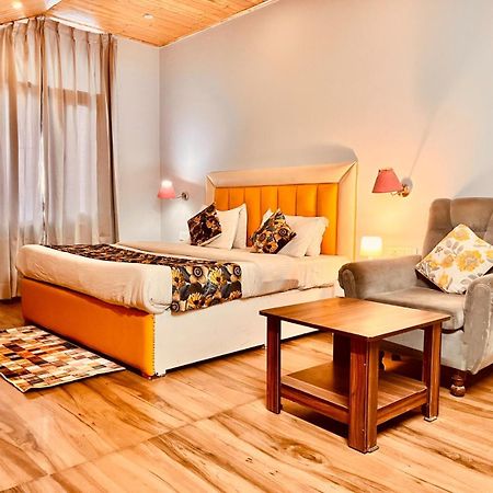 Hadimba Hill View By Hadimba Palace, Manali - Premium Room ! Family Hotel ! Parking ! Near Hadimba Temple 外观 照片