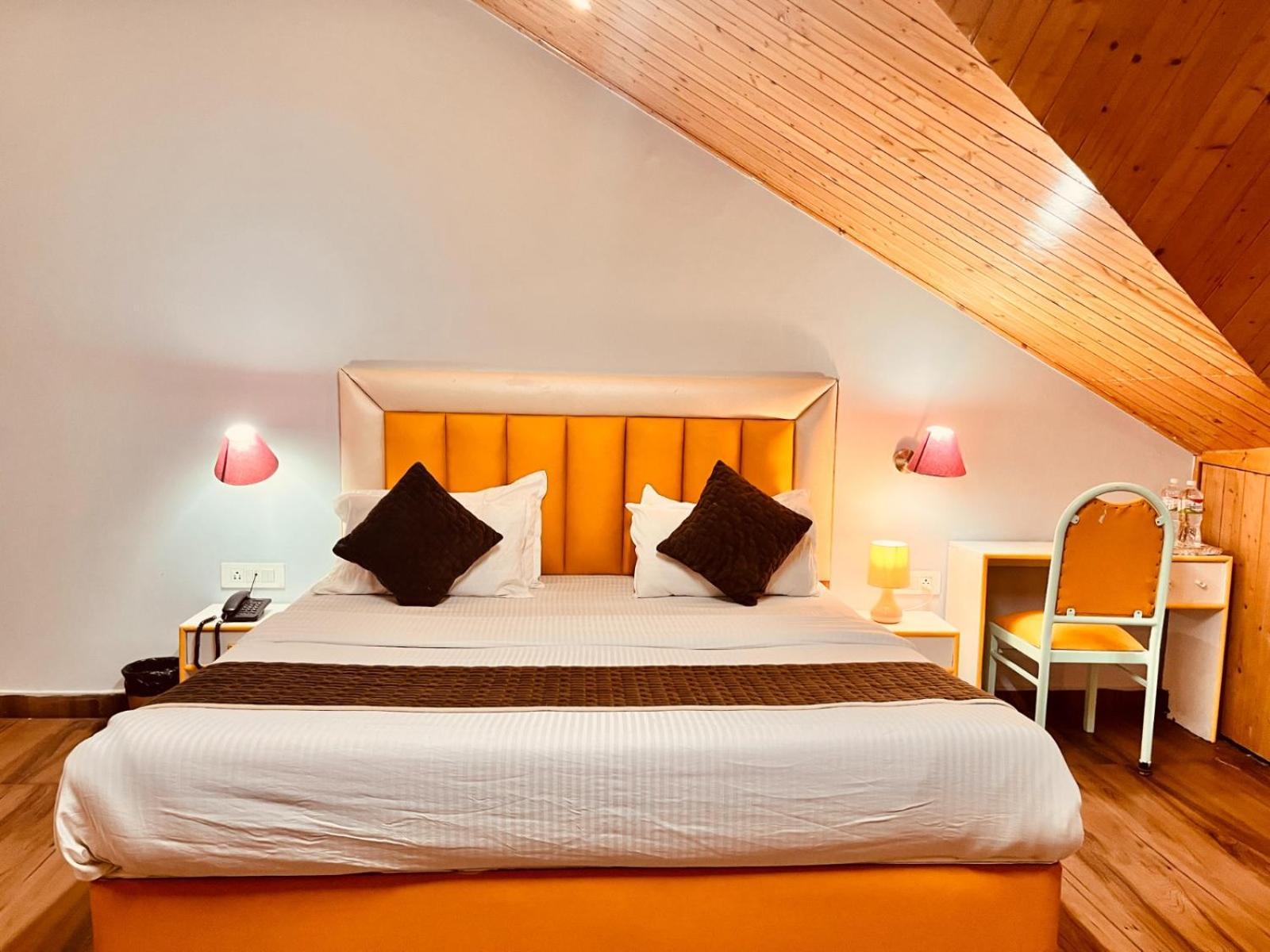 Hadimba Hill View By Hadimba Palace, Manali - Premium Room ! Family Hotel ! Parking ! Near Hadimba Temple 外观 照片