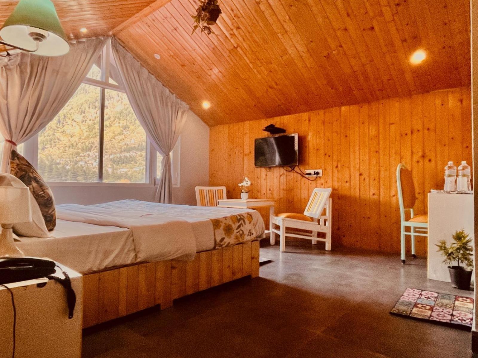 Hadimba Hill View By Hadimba Palace, Manali - Premium Room ! Family Hotel ! Parking ! Near Hadimba Temple 外观 照片