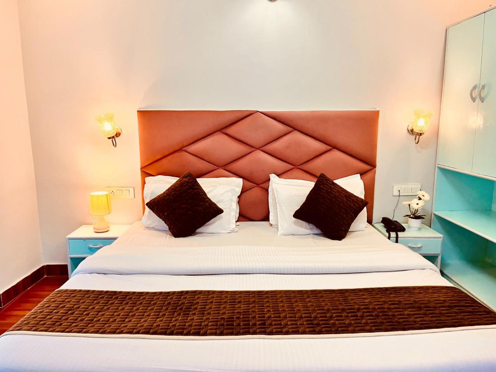 Hadimba Hill View By Hadimba Palace, Manali - Premium Room ! Family Hotel ! Parking ! Near Hadimba Temple 外观 照片