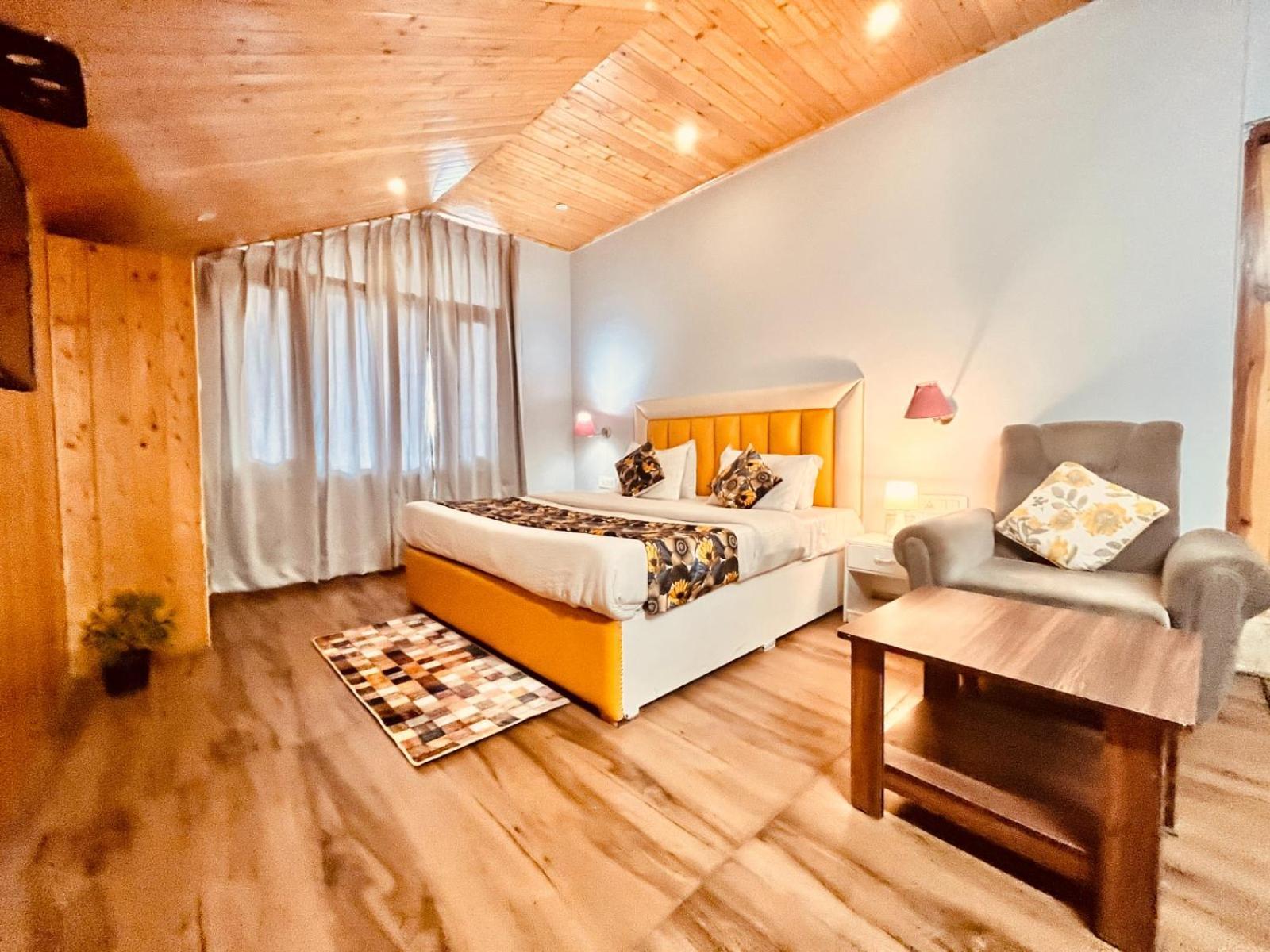 Hadimba Hill View By Hadimba Palace, Manali - Premium Room ! Family Hotel ! Parking ! Near Hadimba Temple 外观 照片