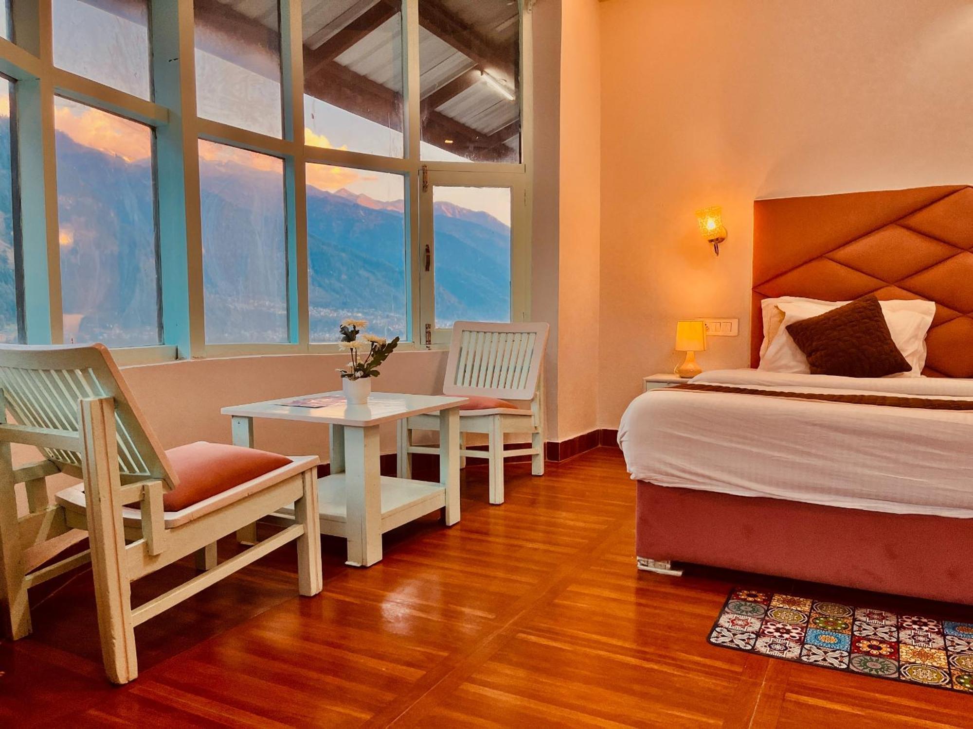 Hadimba Hill View By Hadimba Palace, Manali - Premium Room ! Family Hotel ! Parking ! Near Hadimba Temple 外观 照片