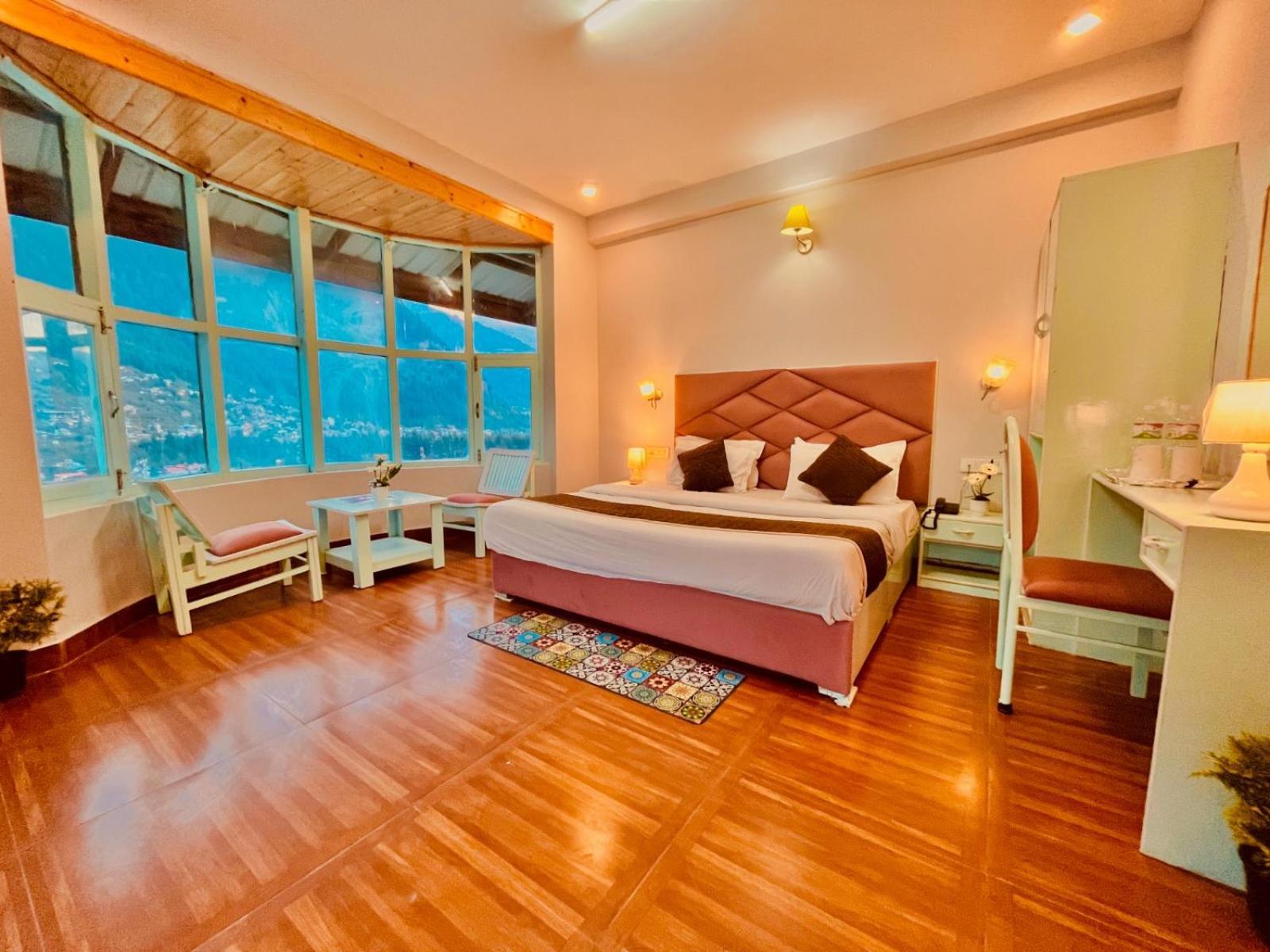 Hadimba Hill View By Hadimba Palace, Manali - Premium Room ! Family Hotel ! Parking ! Near Hadimba Temple 外观 照片