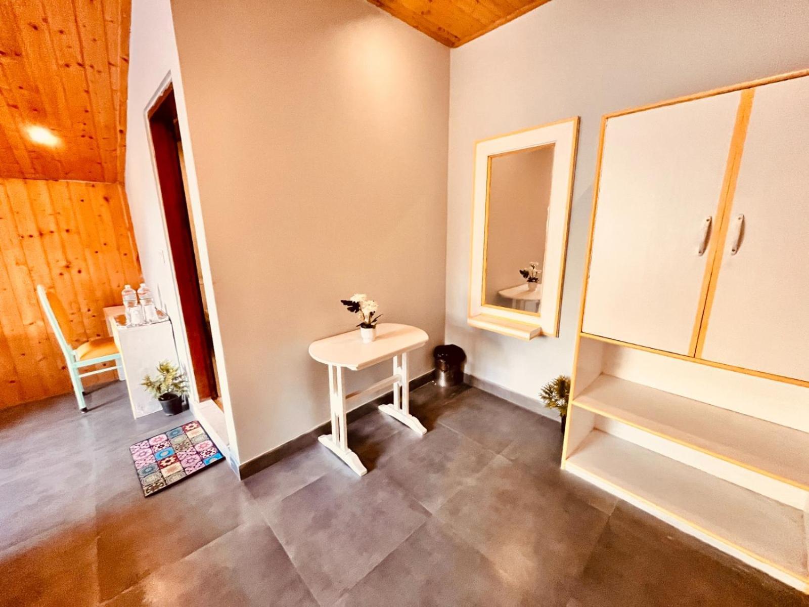 Hadimba Hill View By Hadimba Palace, Manali - Premium Room ! Family Hotel ! Parking ! Near Hadimba Temple 外观 照片