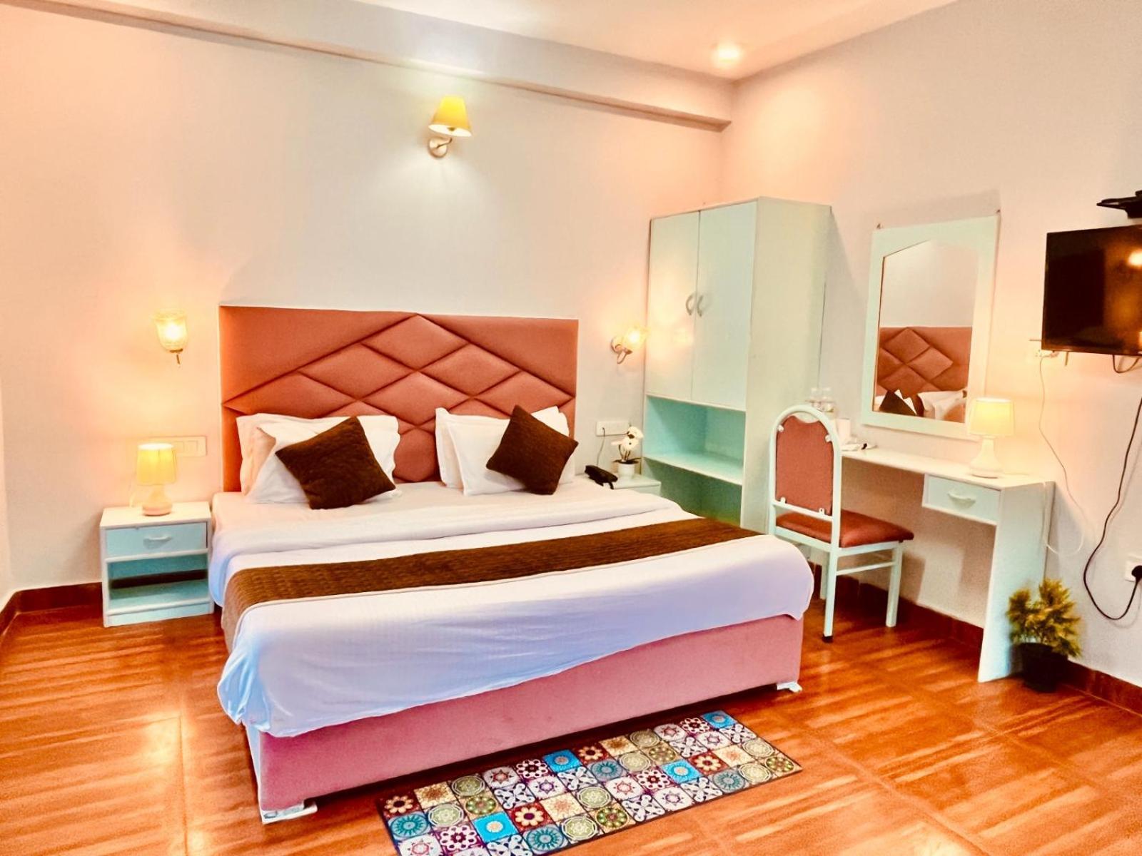 Hadimba Hill View By Hadimba Palace, Manali - Premium Room ! Family Hotel ! Parking ! Near Hadimba Temple 外观 照片