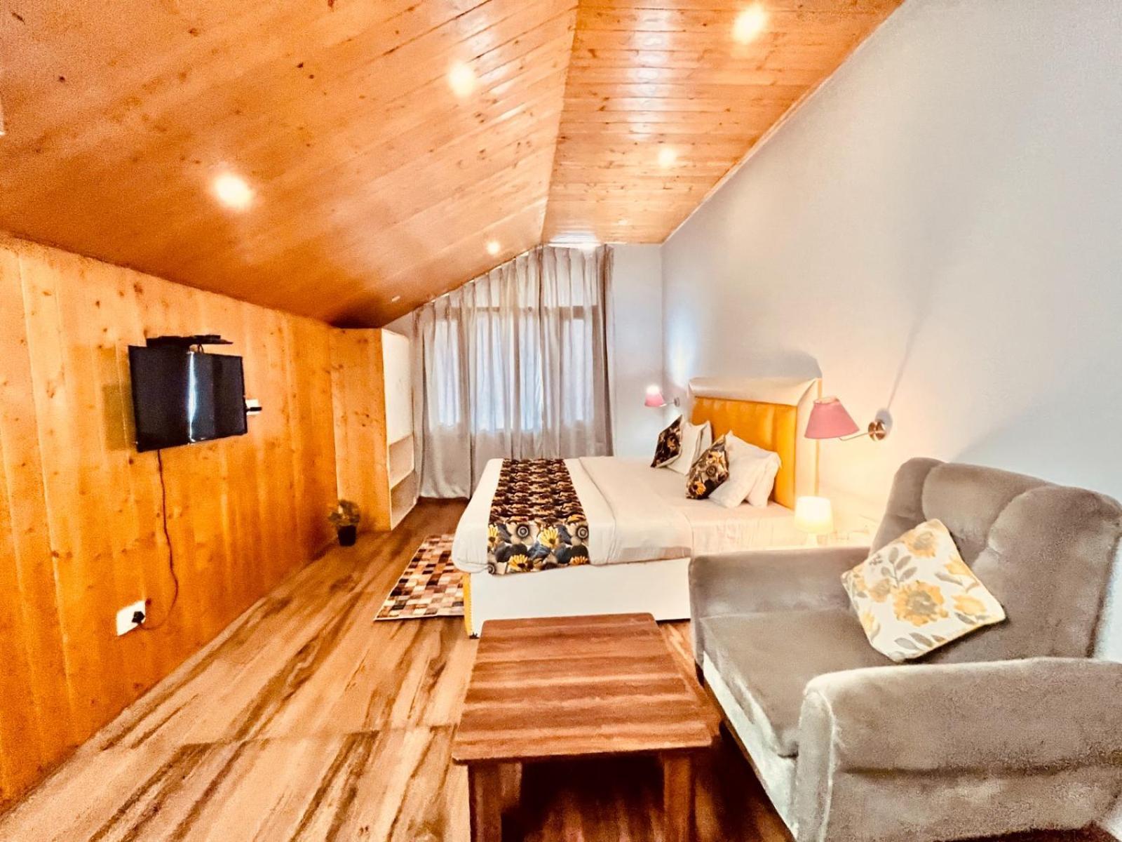 Hadimba Hill View By Hadimba Palace, Manali - Premium Room ! Family Hotel ! Parking ! Near Hadimba Temple 外观 照片