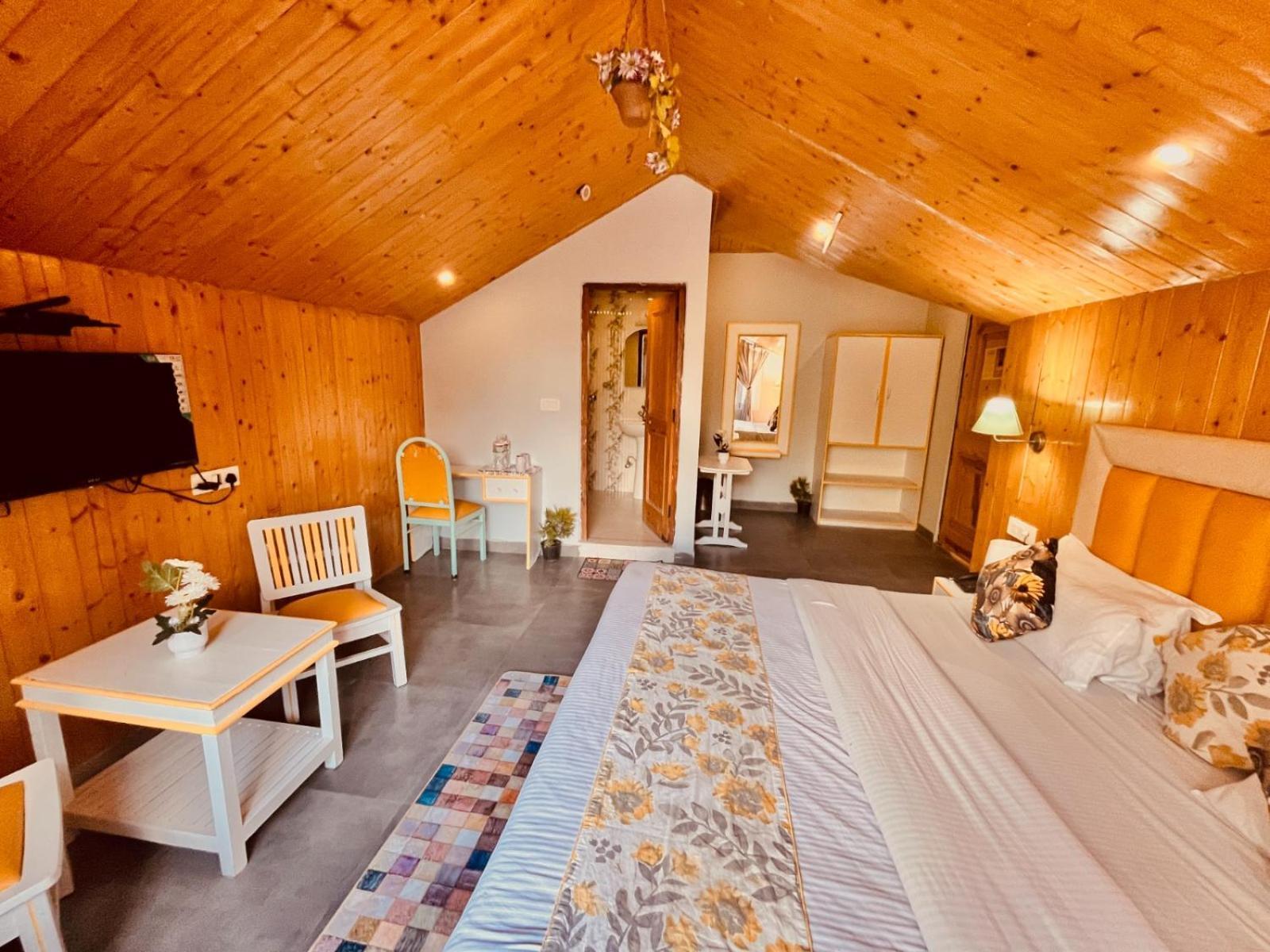 Hadimba Hill View By Hadimba Palace, Manali - Premium Room ! Family Hotel ! Parking ! Near Hadimba Temple 外观 照片
