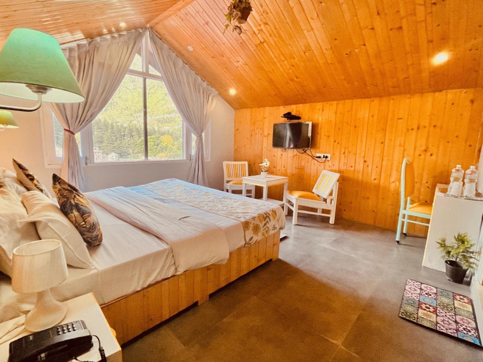 Hadimba Hill View By Hadimba Palace, Manali - Premium Room ! Family Hotel ! Parking ! Near Hadimba Temple 外观 照片