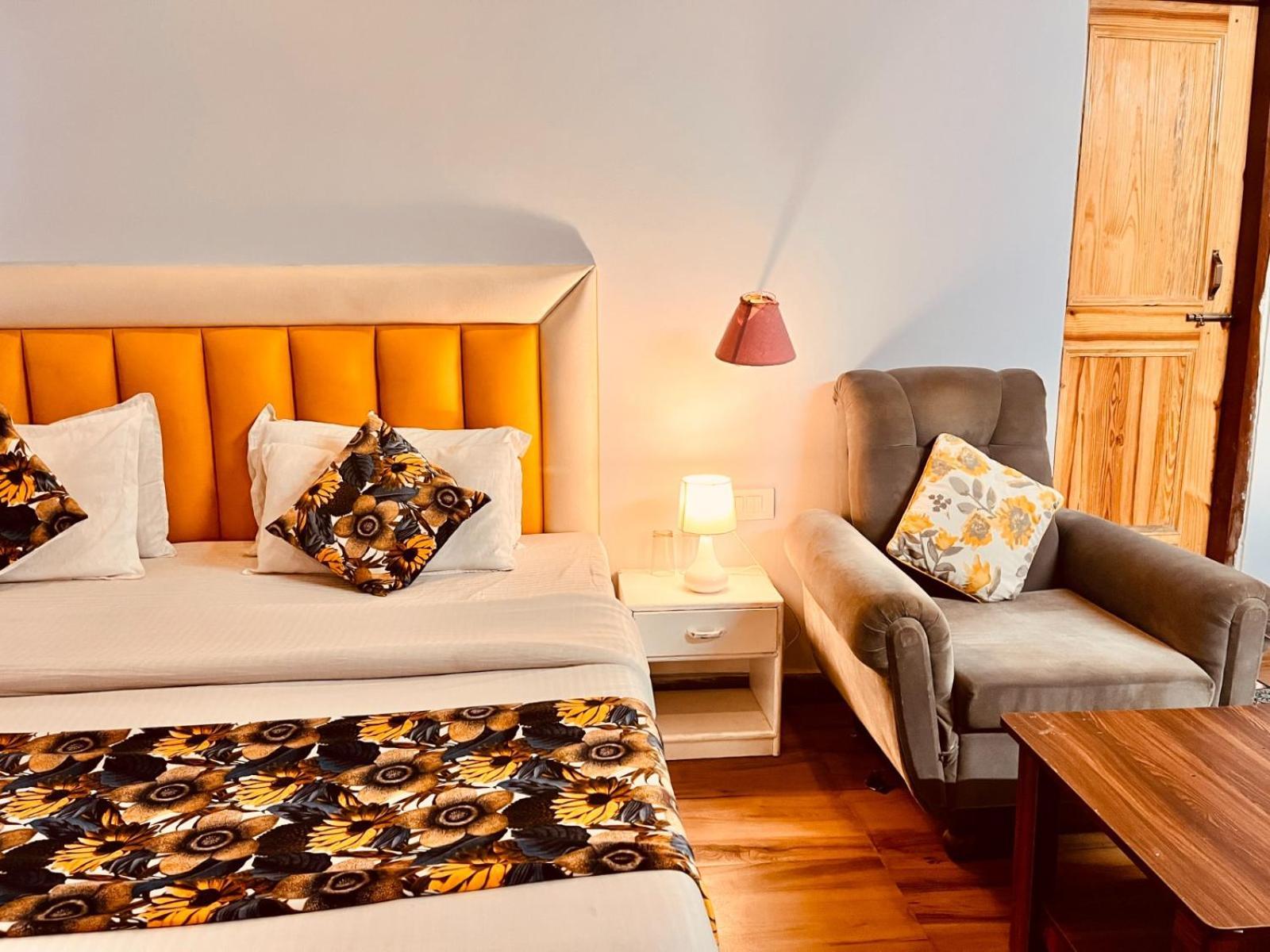 Hadimba Hill View By Hadimba Palace, Manali - Premium Room ! Family Hotel ! Parking ! Near Hadimba Temple 外观 照片
