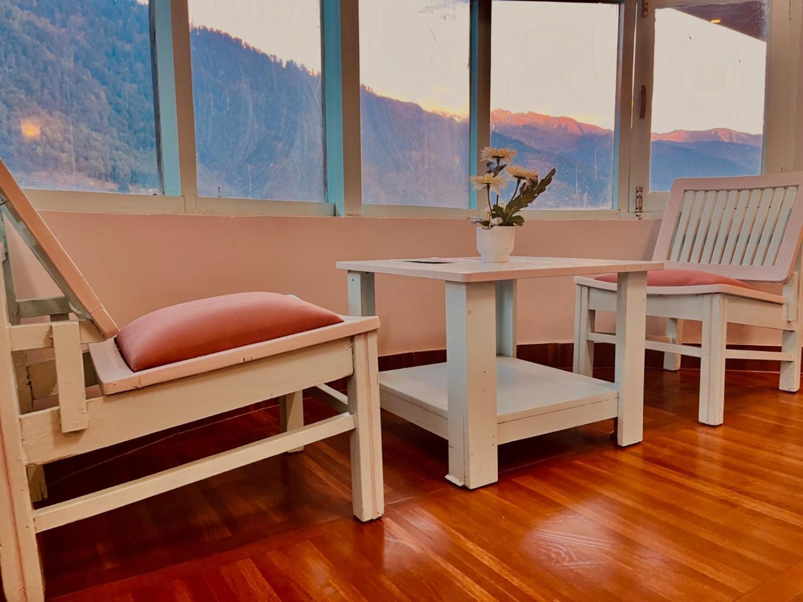 Hadimba Hill View By Hadimba Palace, Manali - Premium Room ! Family Hotel ! Parking ! Near Hadimba Temple 外观 照片