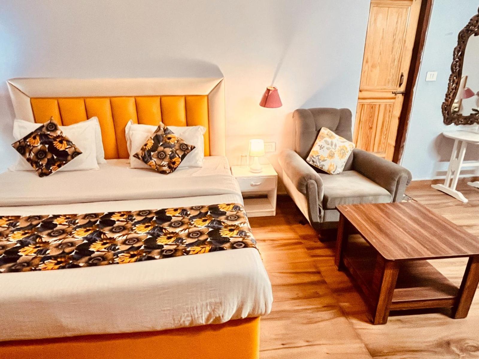 Hadimba Hill View By Hadimba Palace, Manali - Premium Room ! Family Hotel ! Parking ! Near Hadimba Temple 外观 照片