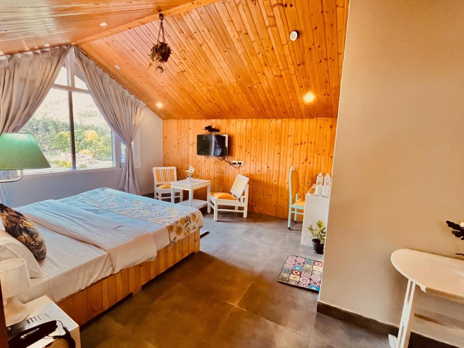 Hadimba Hill View By Hadimba Palace, Manali - Premium Room ! Family Hotel ! Parking ! Near Hadimba Temple 外观 照片