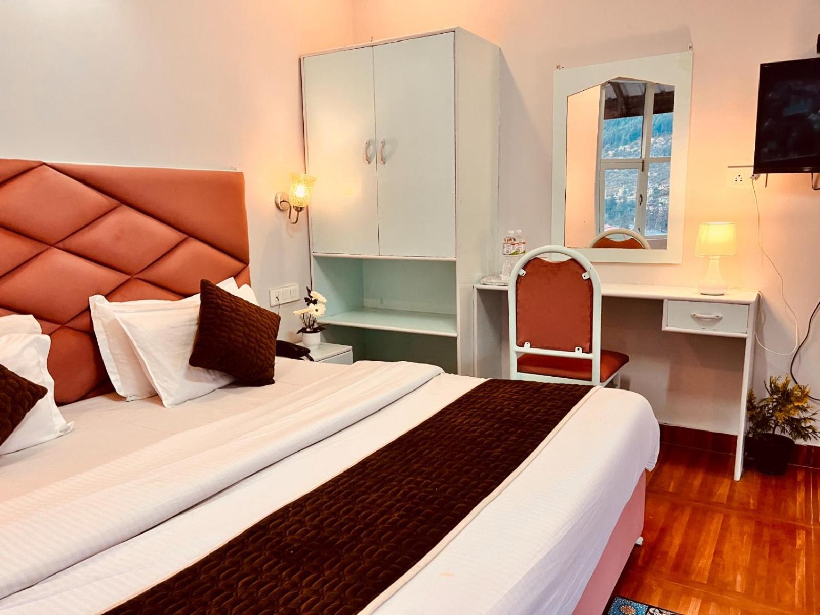 Hadimba Hill View By Hadimba Palace, Manali - Premium Room ! Family Hotel ! Parking ! Near Hadimba Temple 外观 照片