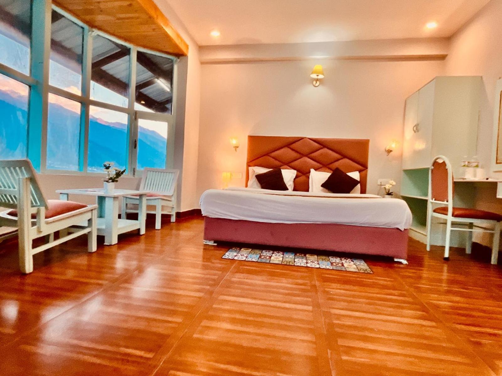 Hadimba Hill View By Hadimba Palace, Manali - Premium Room ! Family Hotel ! Parking ! Near Hadimba Temple 外观 照片