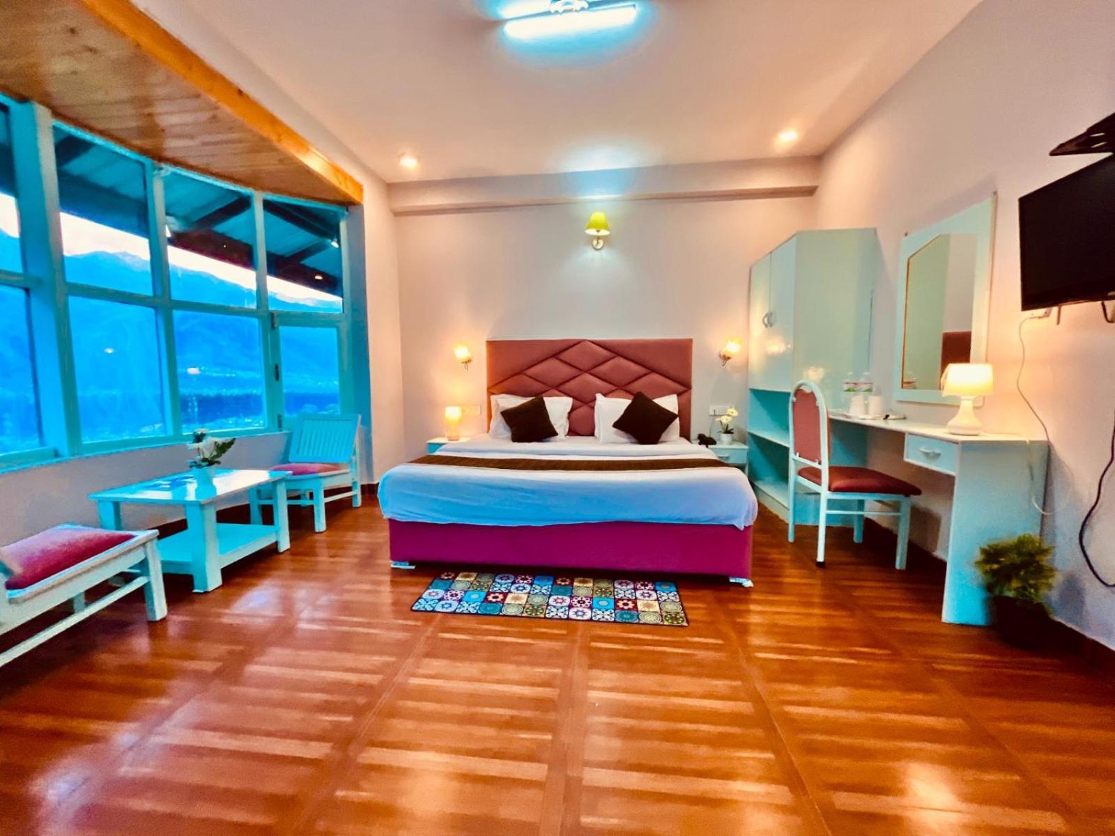 Hadimba Hill View By Hadimba Palace, Manali - Premium Room ! Family Hotel ! Parking ! Near Hadimba Temple 外观 照片