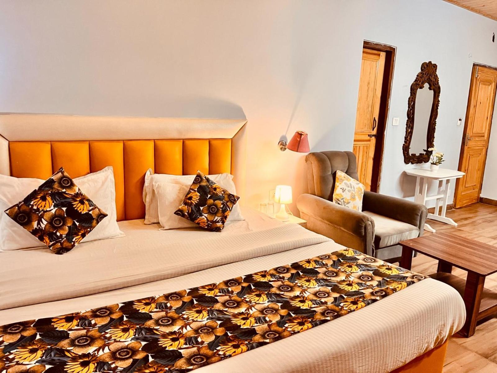 Hadimba Hill View By Hadimba Palace, Manali - Premium Room ! Family Hotel ! Parking ! Near Hadimba Temple 外观 照片