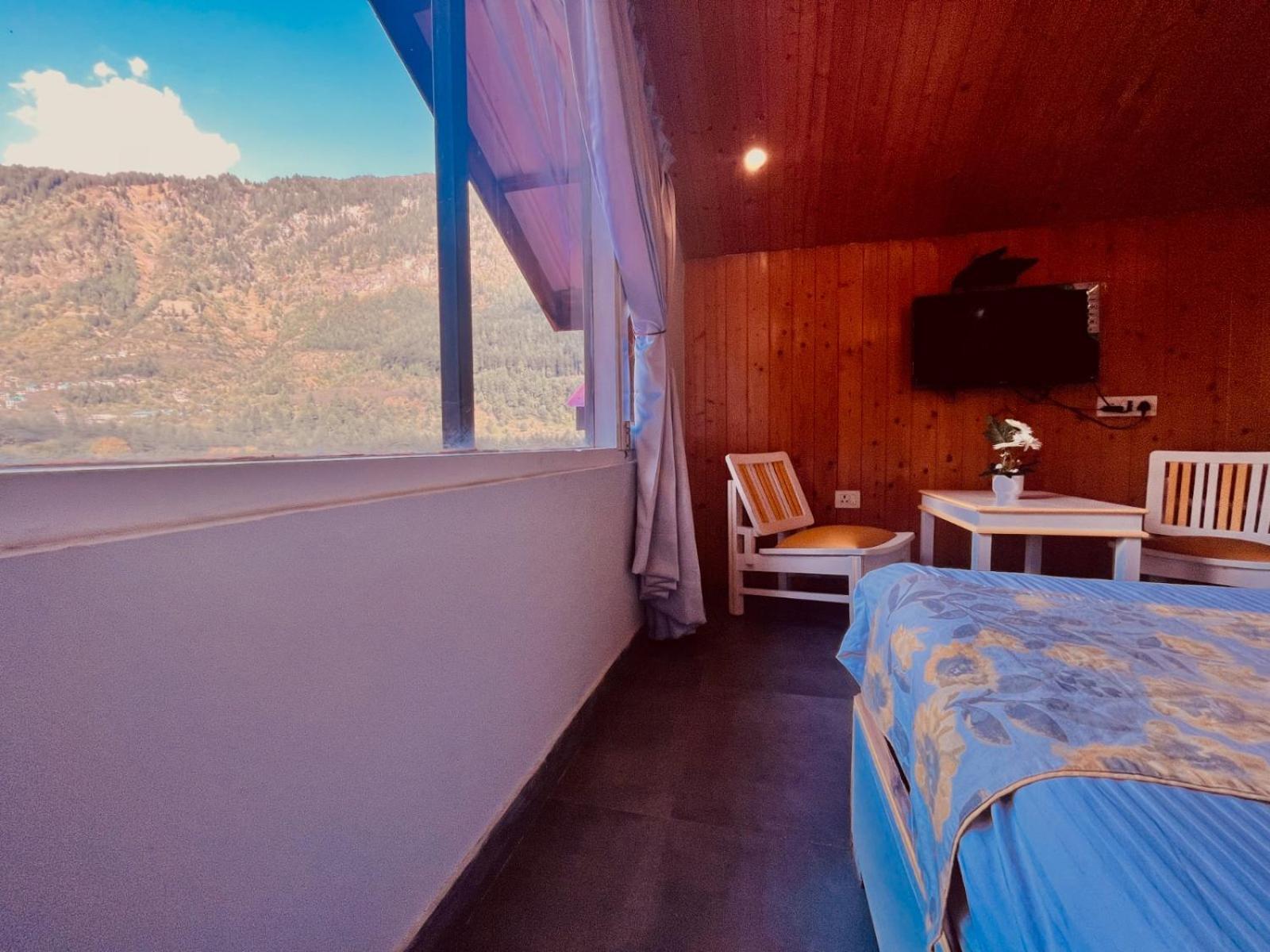 Hadimba Hill View By Hadimba Palace, Manali - Premium Room ! Family Hotel ! Parking ! Near Hadimba Temple 外观 照片