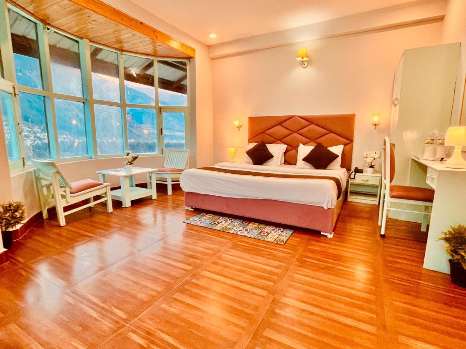 Hadimba Hill View By Hadimba Palace, Manali - Premium Room ! Family Hotel ! Parking ! Near Hadimba Temple 外观 照片