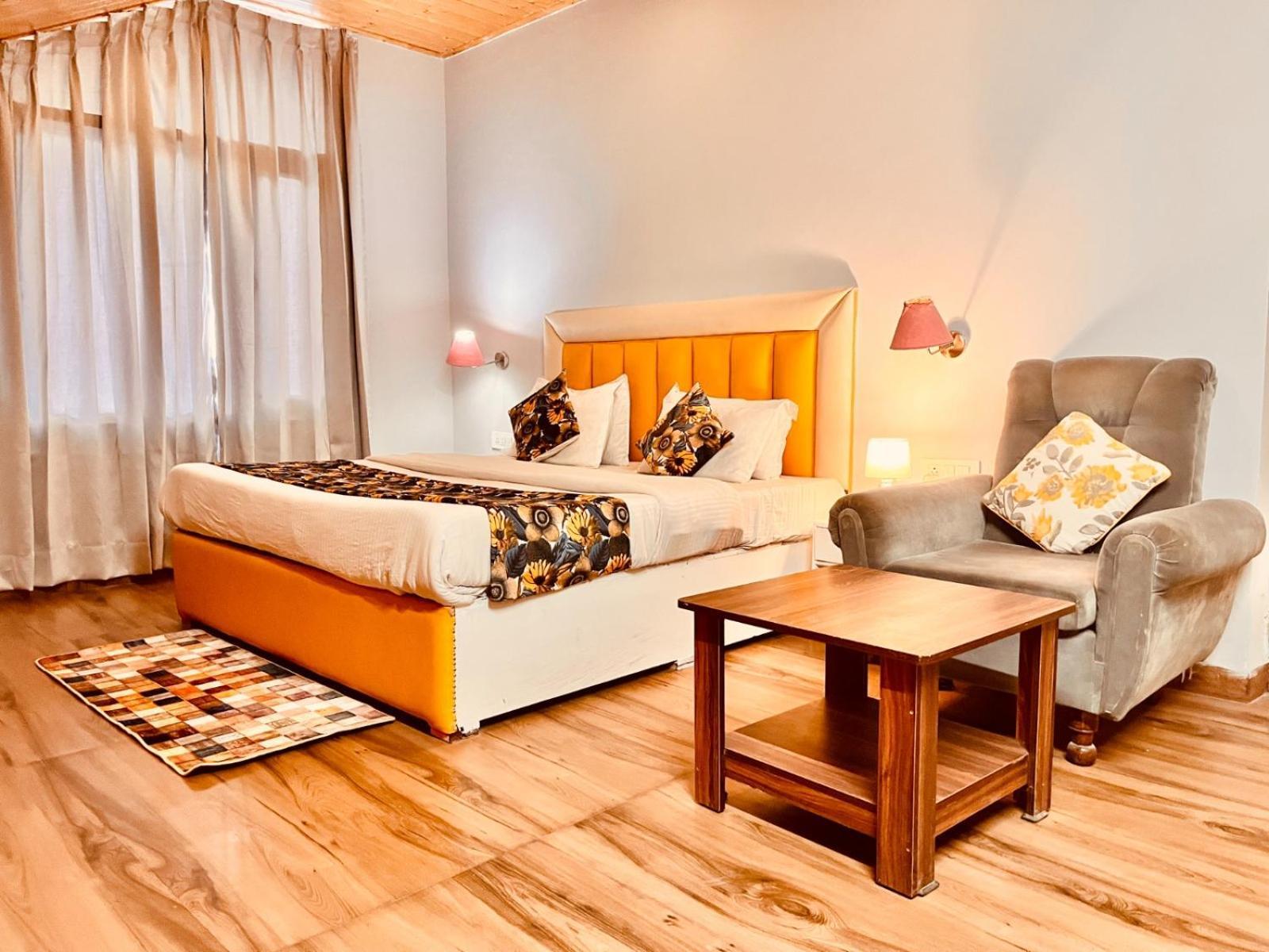 Hadimba Hill View By Hadimba Palace, Manali - Premium Room ! Family Hotel ! Parking ! Near Hadimba Temple 外观 照片