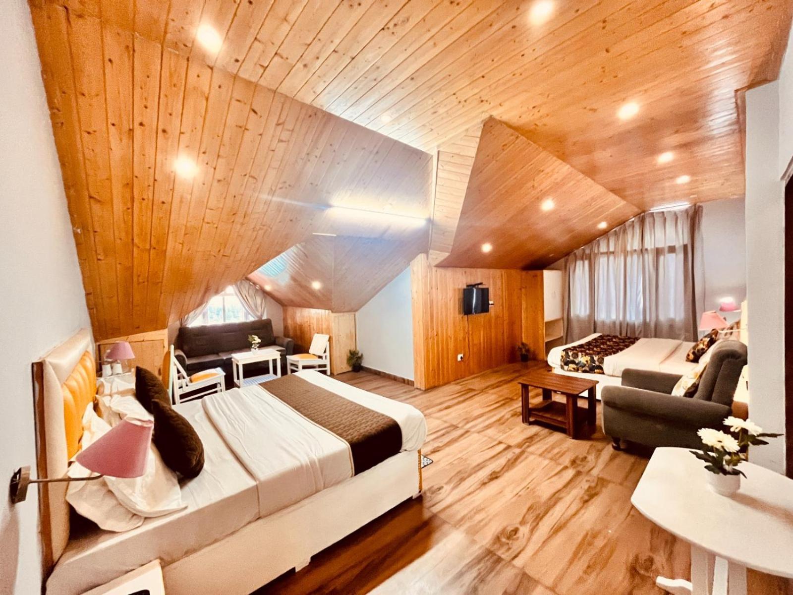 Hadimba Hill View By Hadimba Palace, Manali - Premium Room ! Family Hotel ! Parking ! Near Hadimba Temple 外观 照片