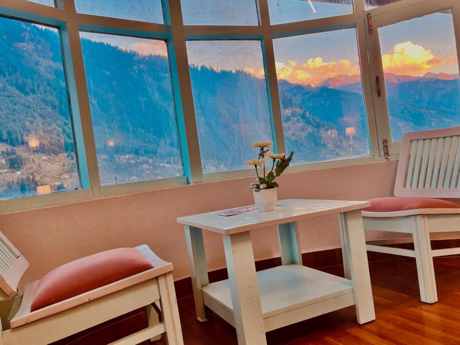 Hadimba Hill View By Hadimba Palace, Manali - Premium Room ! Family Hotel ! Parking ! Near Hadimba Temple 外观 照片