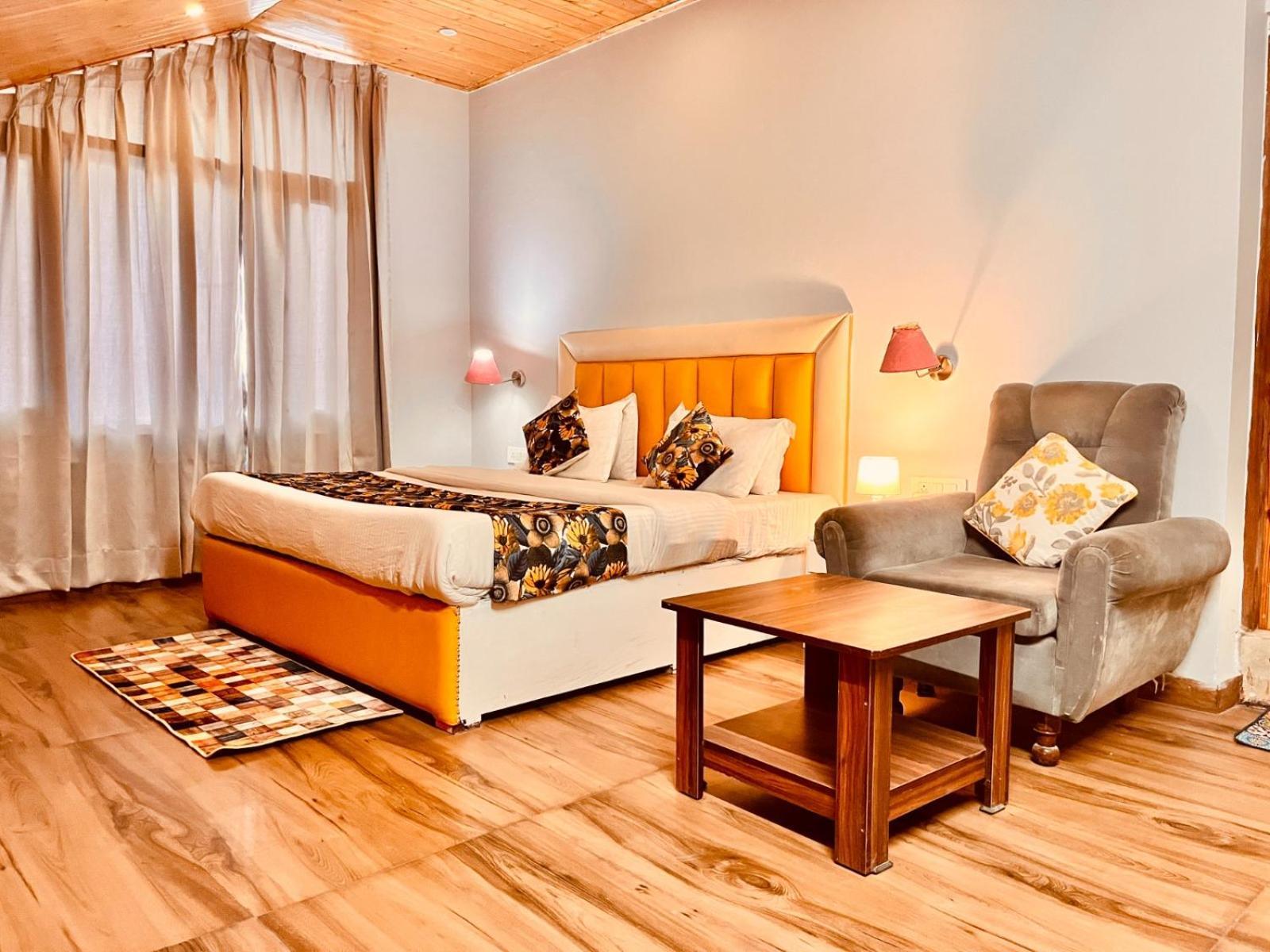 Hadimba Hill View By Hadimba Palace, Manali - Premium Room ! Family Hotel ! Parking ! Near Hadimba Temple 外观 照片